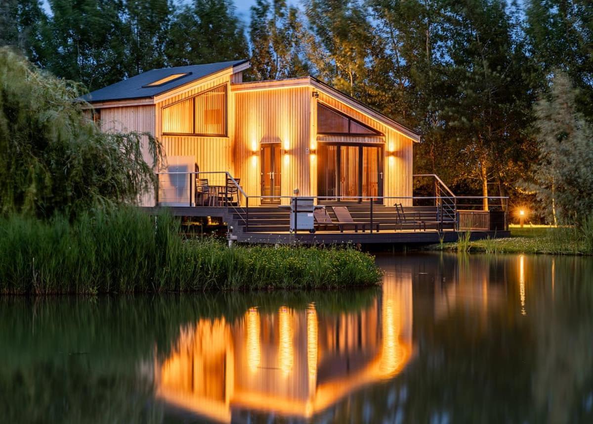 Woad Mill Lakeside Lodges Boston Eksteriør billede